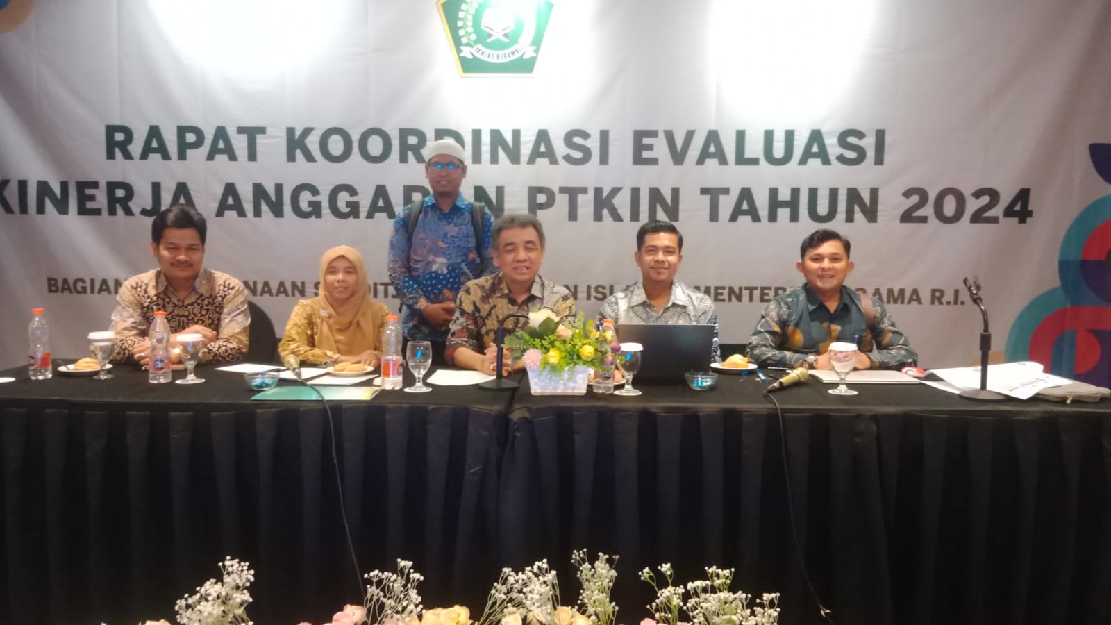 Wakil Rektor 2, Kepala SPI dan Ka. Biro mengikuti Rapat Koordinasi Evaluasi Kinerja Tahun 2024